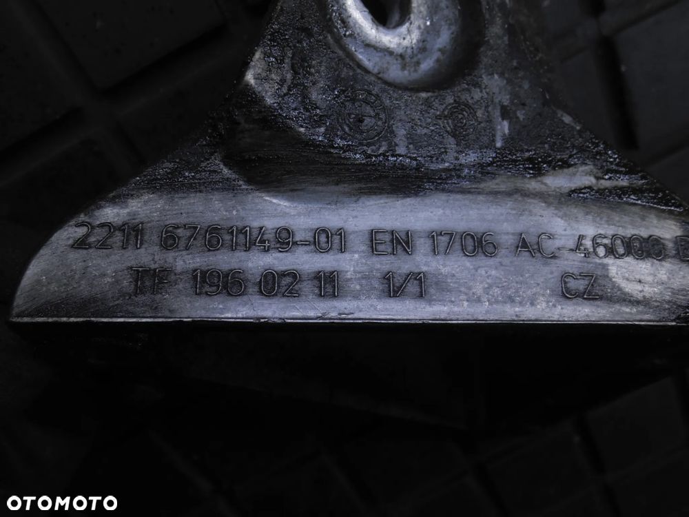 Łapa silnika BMW 2.5d E60 E61 525d 6761149 - 2