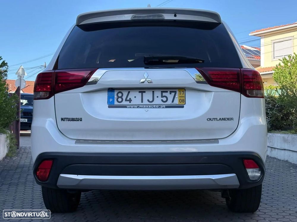 Mitsubishi Outlander 2.2 DI-D Instyle Navi - 24