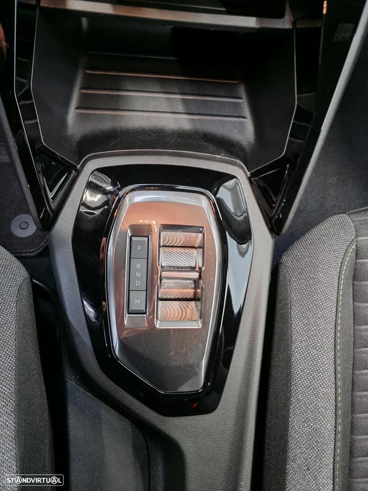 Peugeot 2008 1.2 Hybrid Allure e-DCS6 - 12