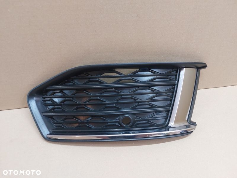 KRATKA ZDERZAKA PRAWA AUDI A6 C8 4K0807648C CHROM