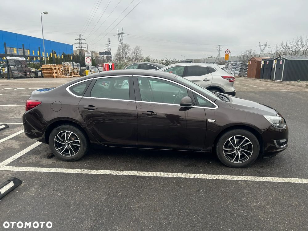 Opel Astra 1.6 Cosmo EU6 - 4