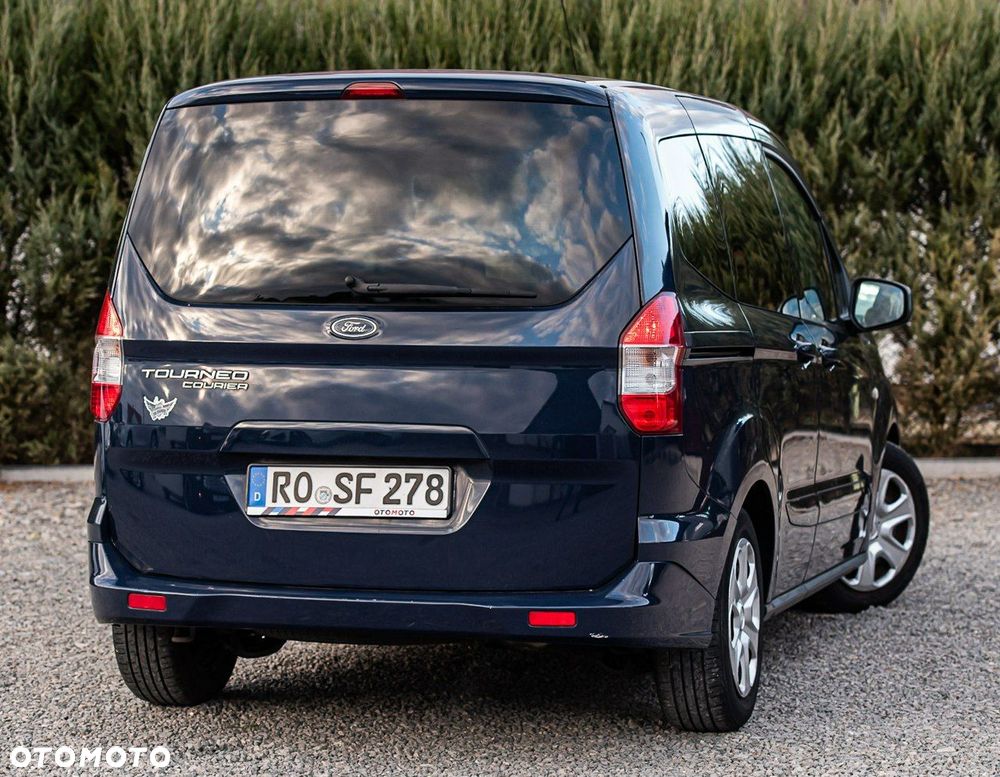Ford Tourneo Courier - 12