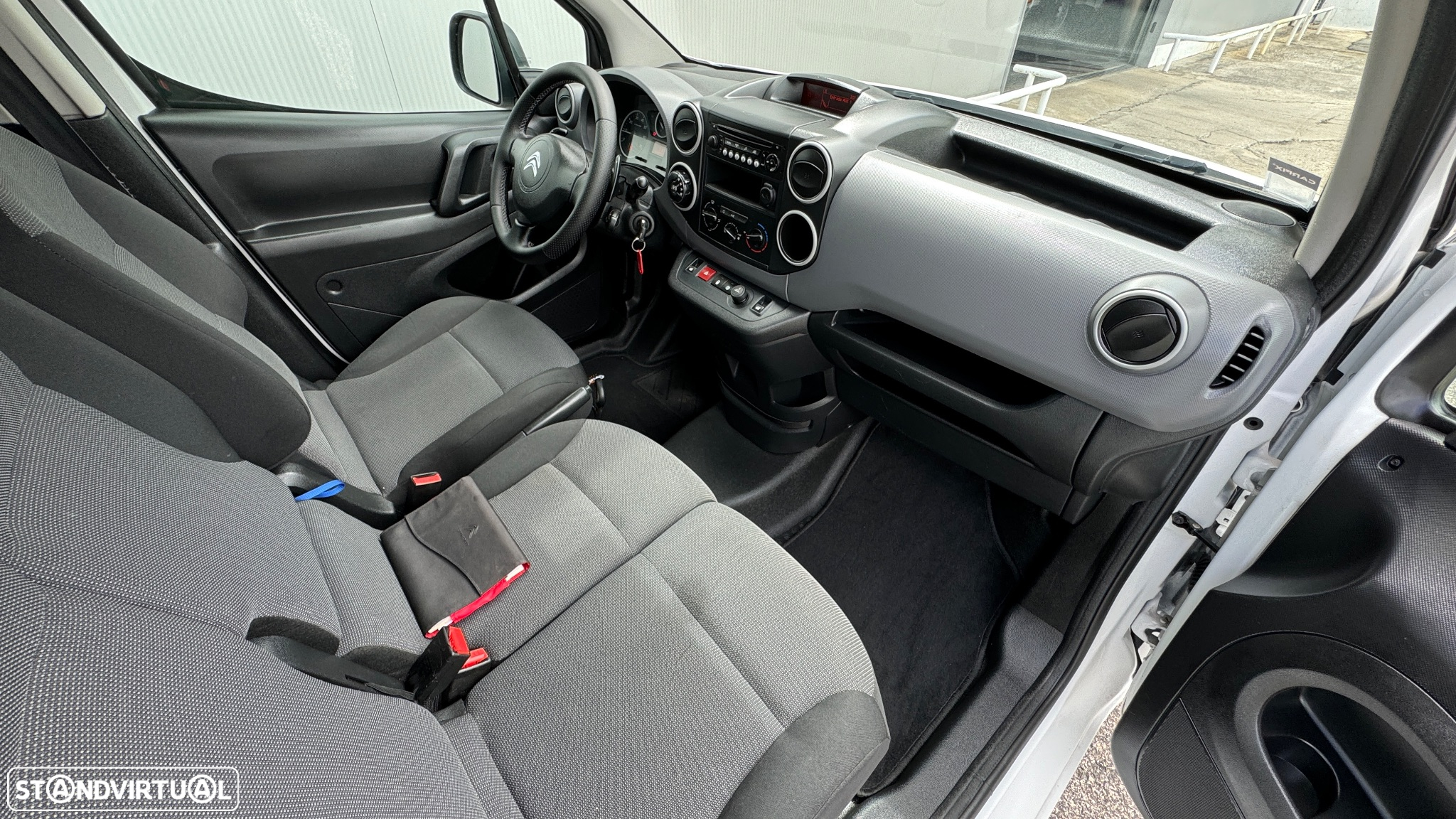 Citroën Berlingo 1.6 HDI L1H1 CX Automática - 31