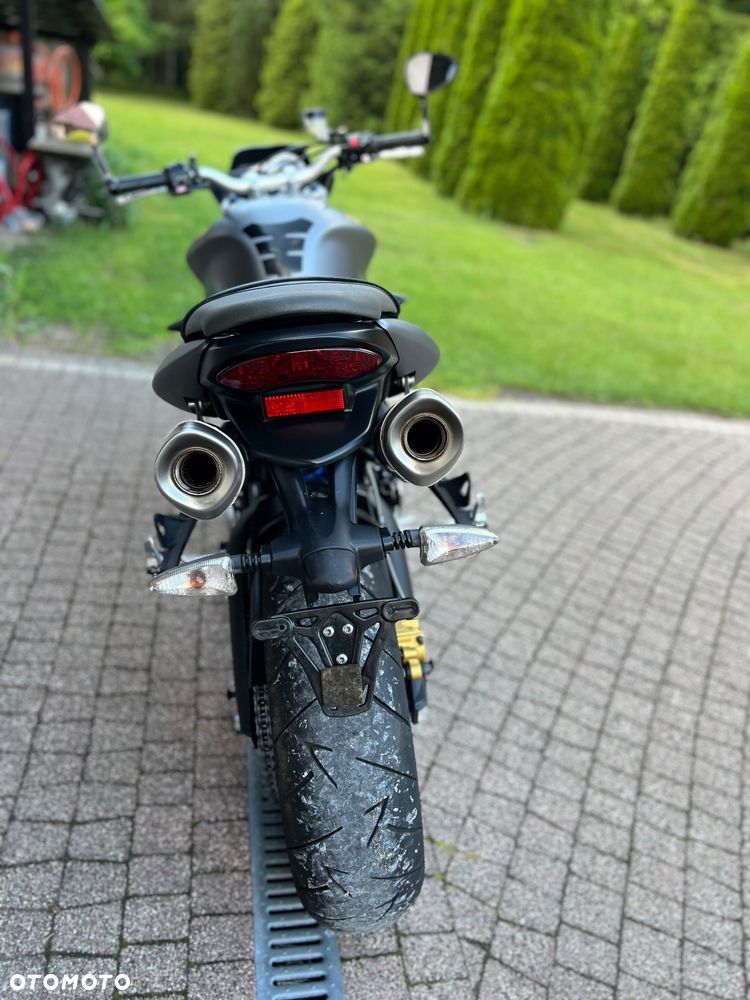 Triumph Street Triple - 17