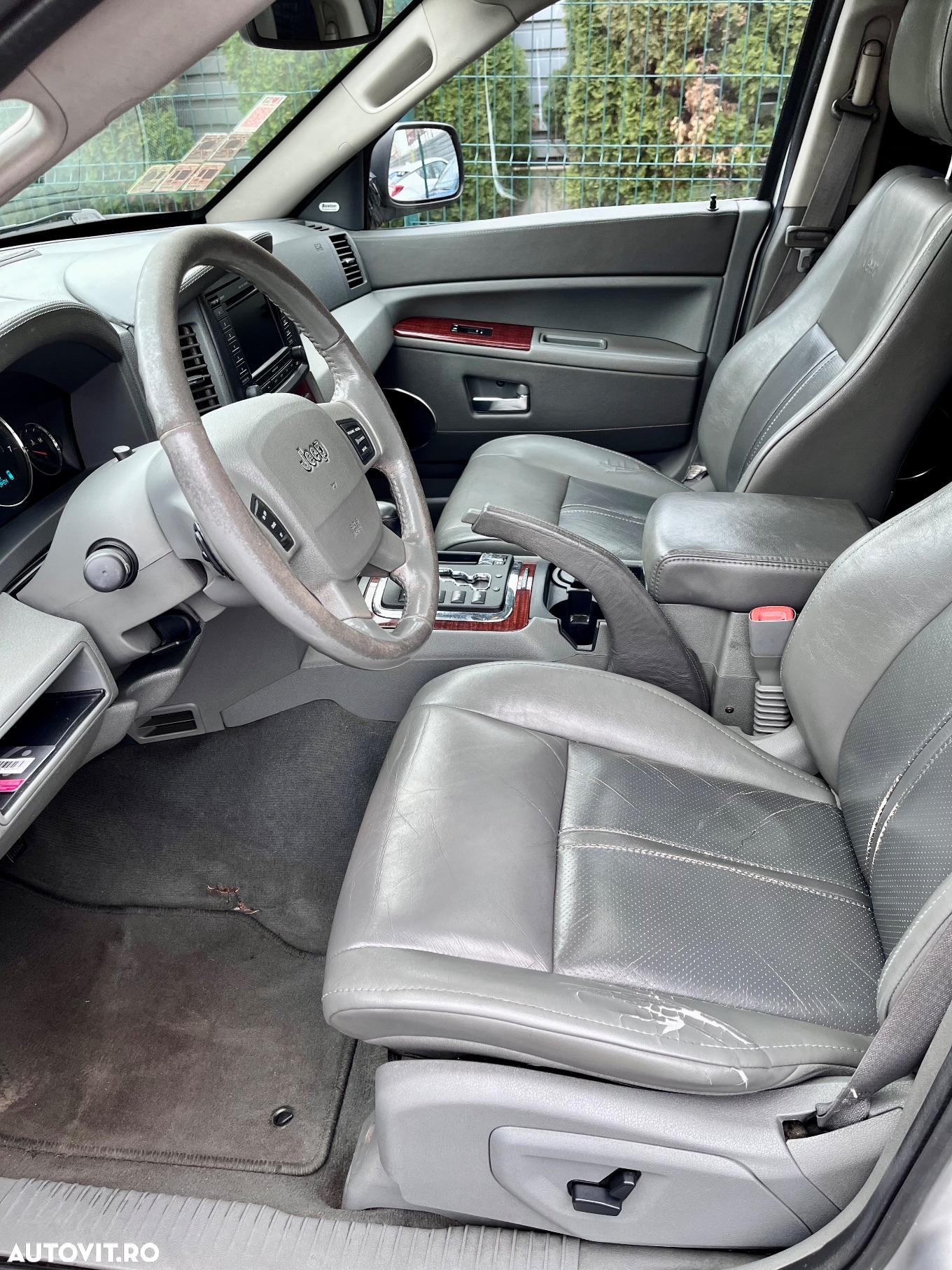 Jeep Grand Cherokee - 14