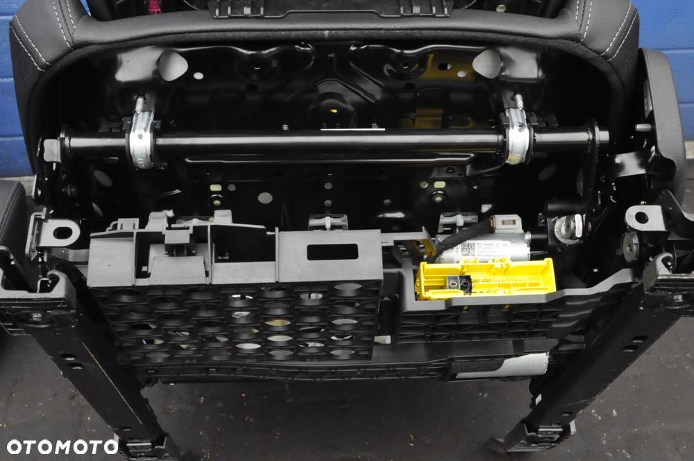 BMW I4 G26 FOTELE KANAPA BOCZKI SKÓRA M-PAKIET ANGLIK 23R - 15