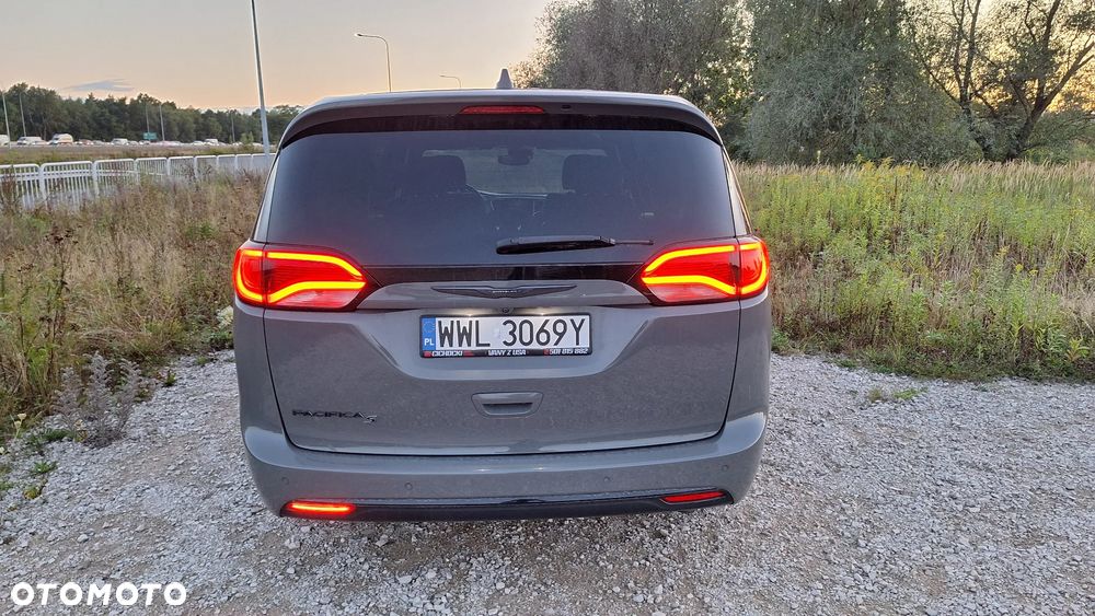 Chrysler Pacifica - 5