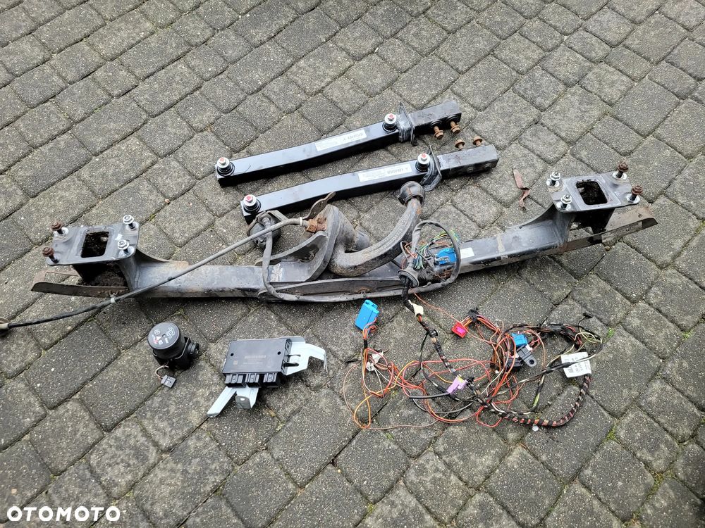 MERCEDES W204 LIFT KOMBI HAK HOLOWNICZY AUTOMAT WYSUWANY ŚRUBY MODUŁ WIĄZKA - 1