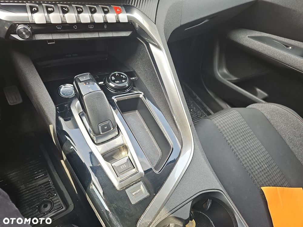 Peugeot 5008 1.5 BlueHDi Active S&S EAT8 - 22