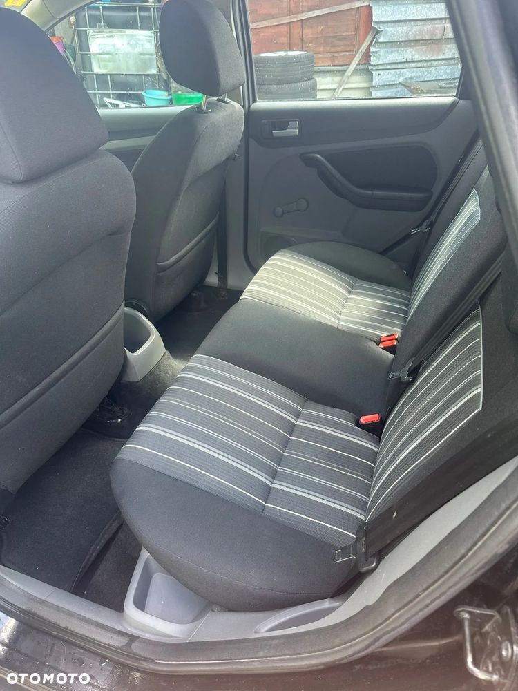 Ford Focus 1.6 TDCi Ghia - 9