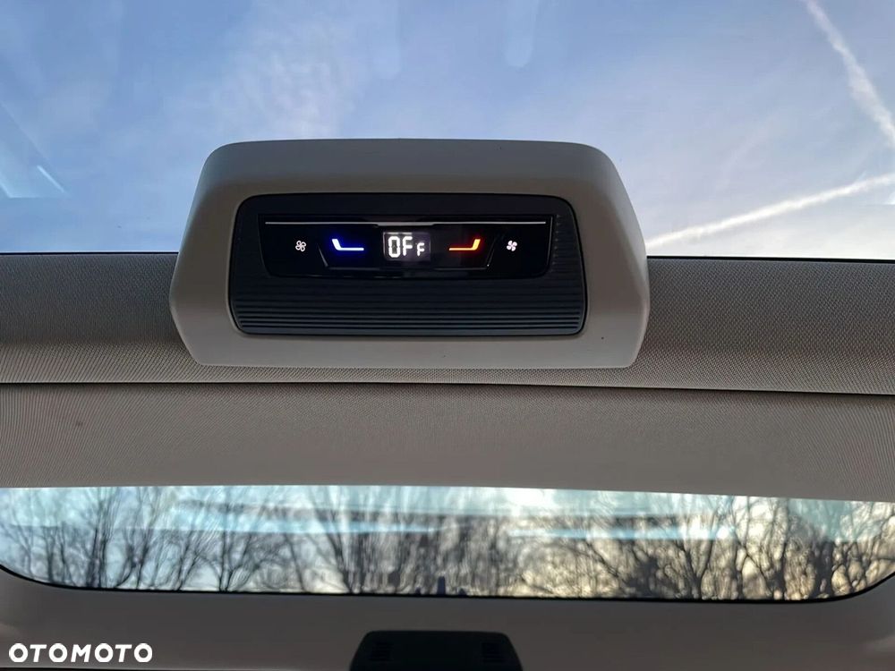 Volkswagen Multivan - 24