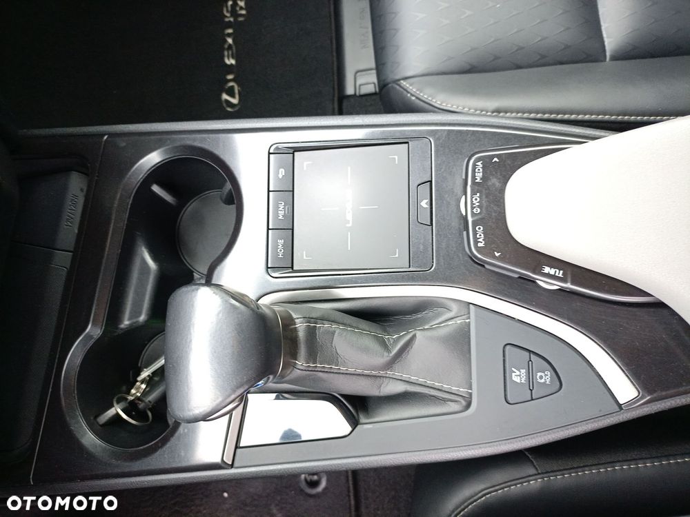 Lexus UX - 14