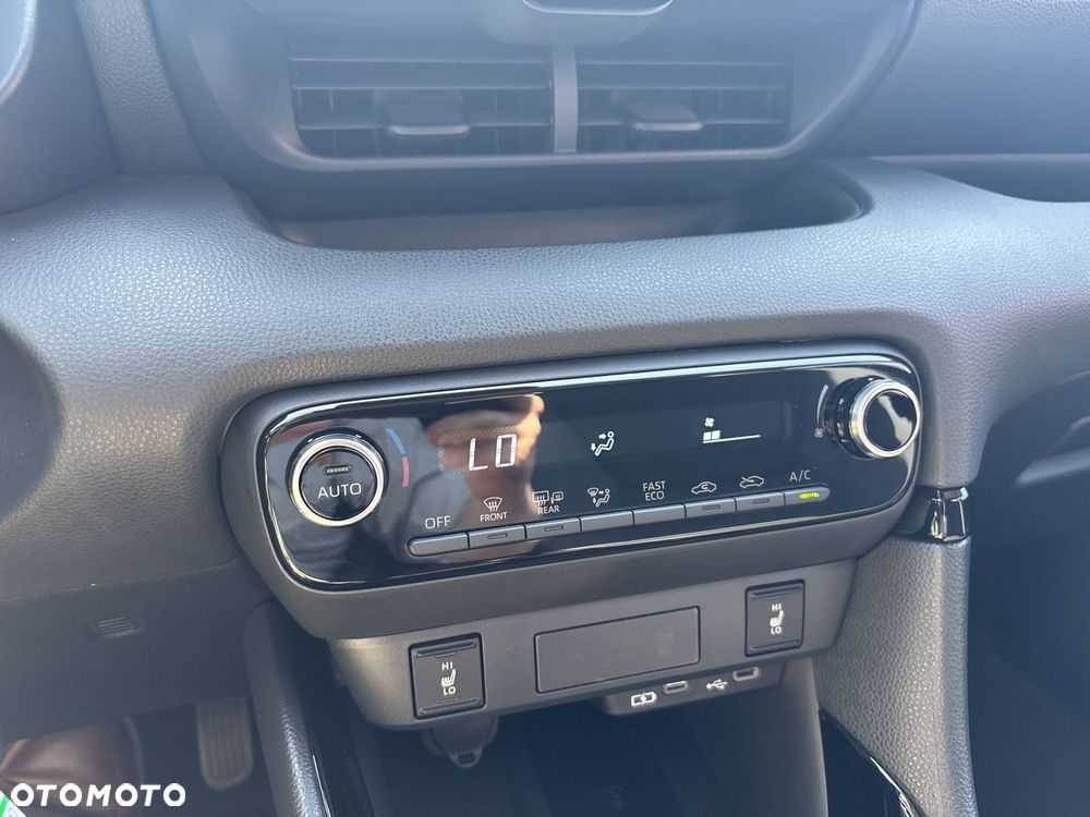 Toyota Yaris Hybrid 1.5 Style - 23