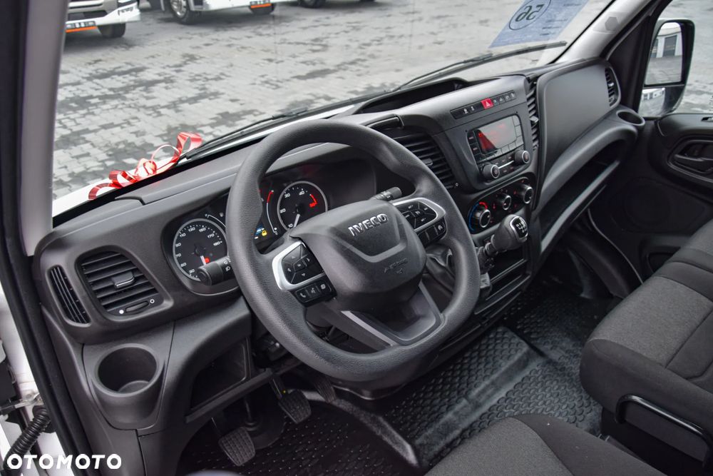 Iveco DAILY 35S12 / 2.3 - 120 KM / DOSTAWCZE / BLASZAK / KLIMA / TEMPOMAT / KLIMA / TRYB CITY / SERWISOWANY / SPROWADZONY Z NIEMIEC - 26