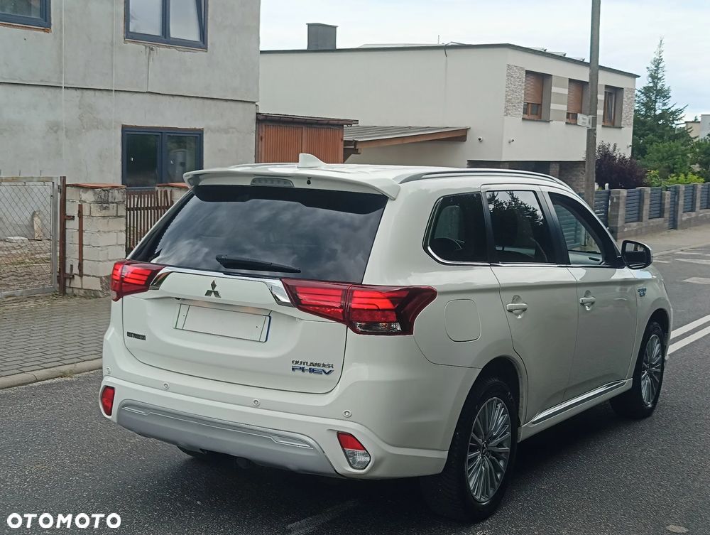 Mitsubishi Outlander 2.4 4WD Diamant+ - 2