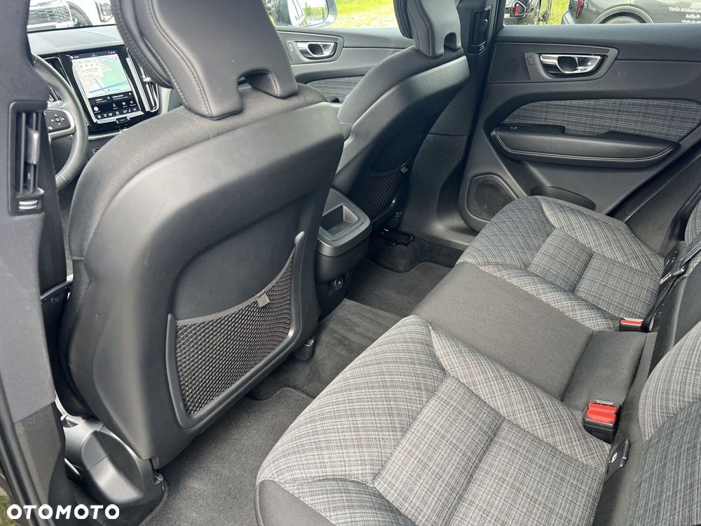 Volvo XC 60 B4 D Momentum Pro - 27
