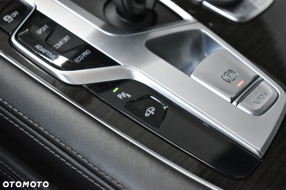 BMW Seria 7 740d xDrive - 25
