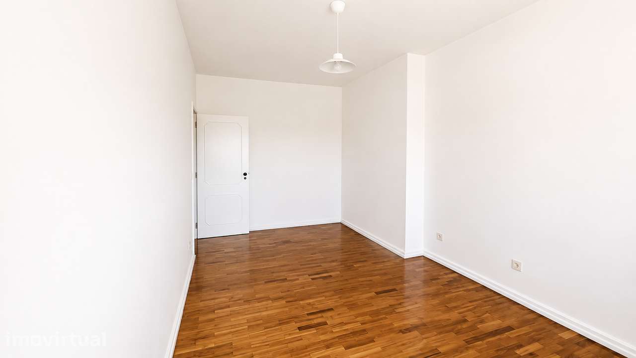 Quarto para Arrendamento Próximo da Praia e do Centro [14,5m²] - Grande imagem: 2/9