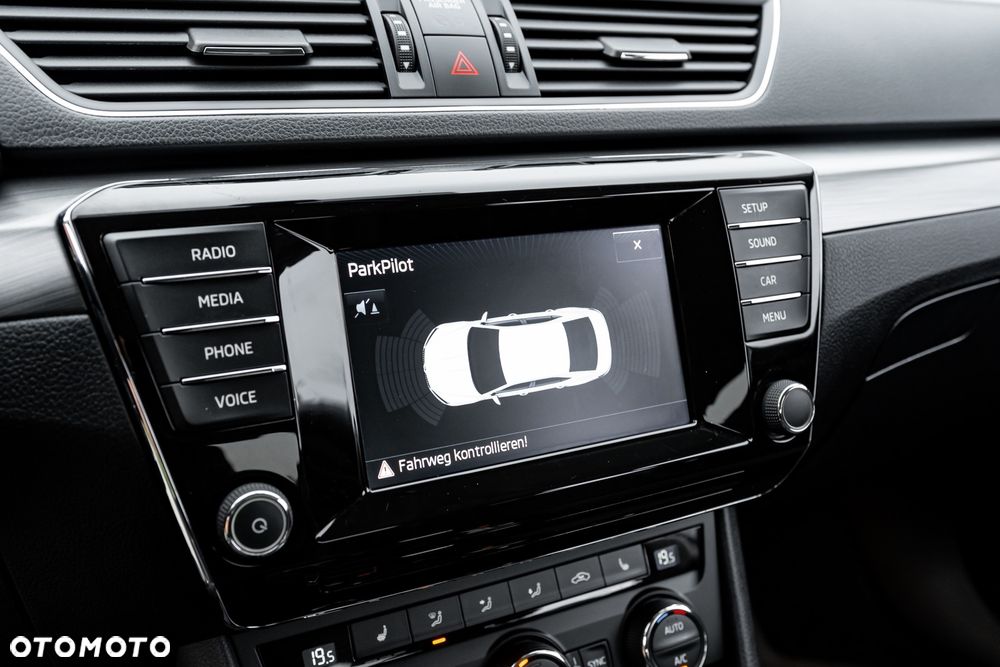 Skoda Superb 2.0 TDI DSG Ambition - 33