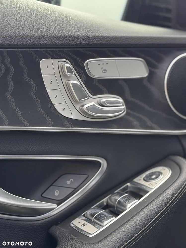 Mercedes-Benz Klasa C 300 4Matic 9G-TRONIC AMG Line - 15