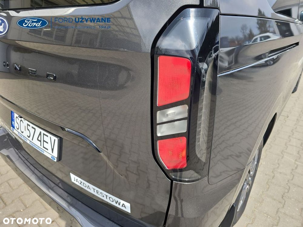 Ford Tourneo Custom - 12