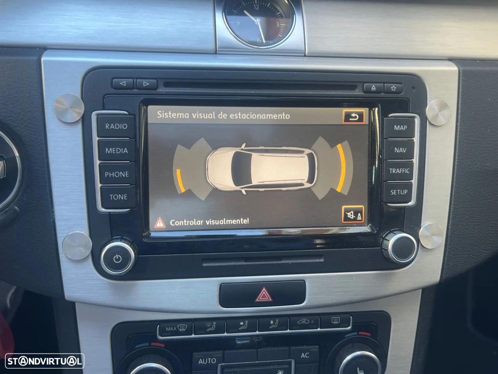 VW Passat Variant 2.0 Blue TDI DSG SCR Highline - 26