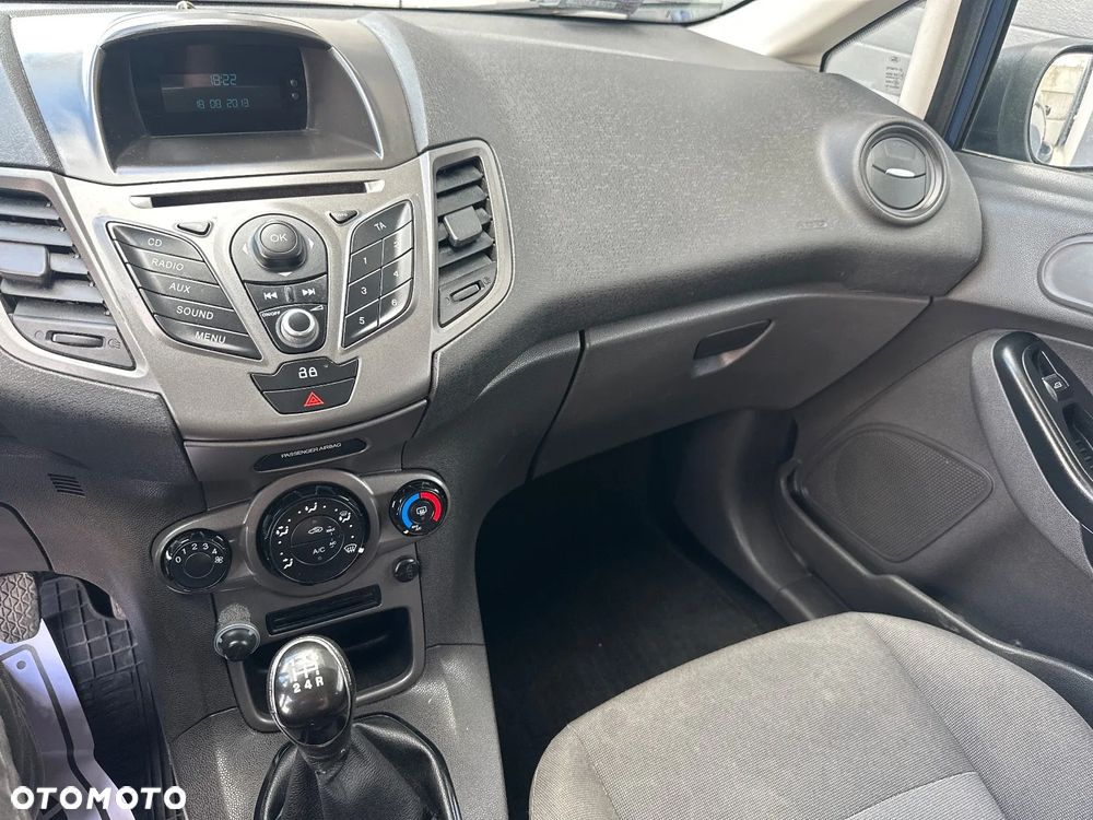 Ford Fiesta 1.5 TDCi Ambiente - 19
