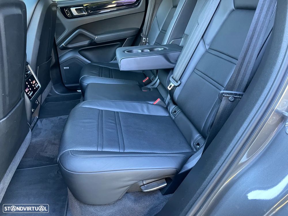 Porsche Cayenne Coupé E-Hybrid - 31