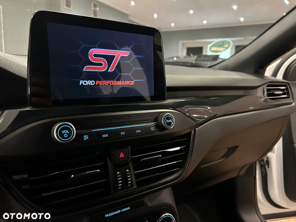 Ford Focus 2.3 EcoBoost ST Edition - 32