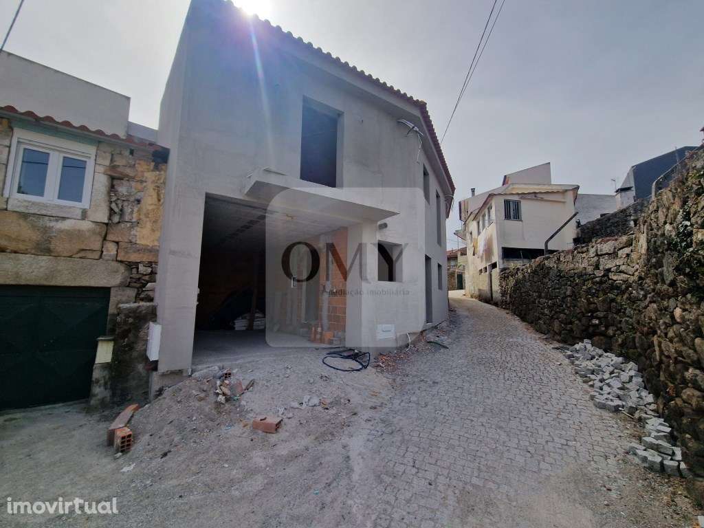 Venda em Estrutura de Moradia T3 no centro de Alijó - Grande imagem: 2/18