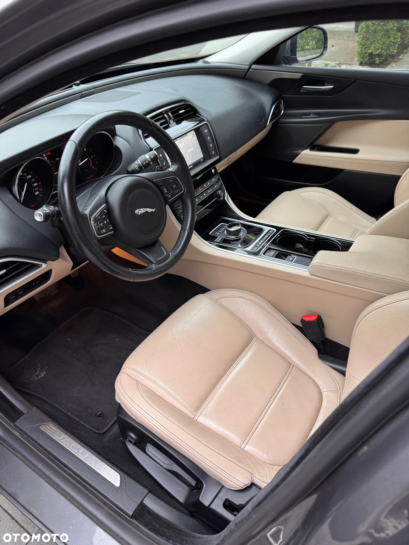Jaguar XE 2.0 D Pure - 3