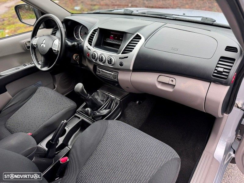 Mitsubishi L200 2.5 DI-D CD Invite AC 4WD - 36