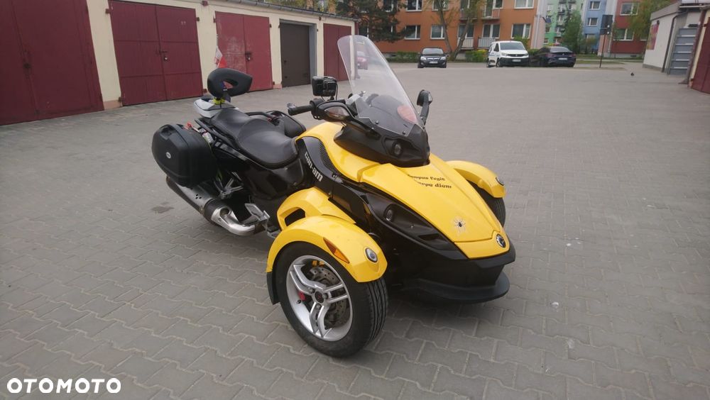 Can-Am Spyder - 12