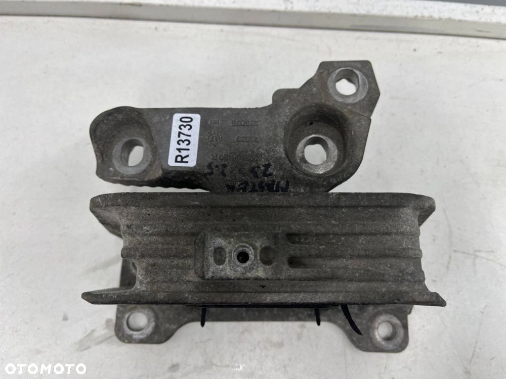 Poduszka silnika Renault Master III Movano B 2.3 CDTI 2.5 Dci łapa silnika mocowanie 112108180r - 3