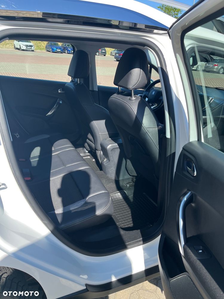 Peugeot 2008 1.6 e-HDi Allure S&S - 12
