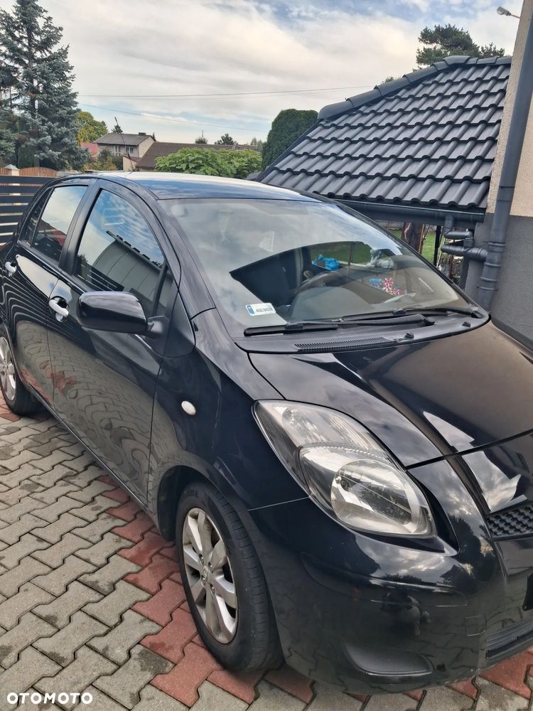 Toyota Yaris 2011 photo 2