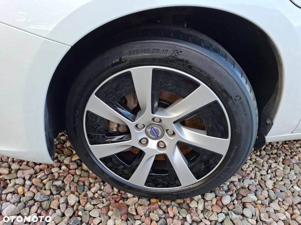 Volvo V60 D6 AWD Plug-in Hybrid R-Design Summum - 23