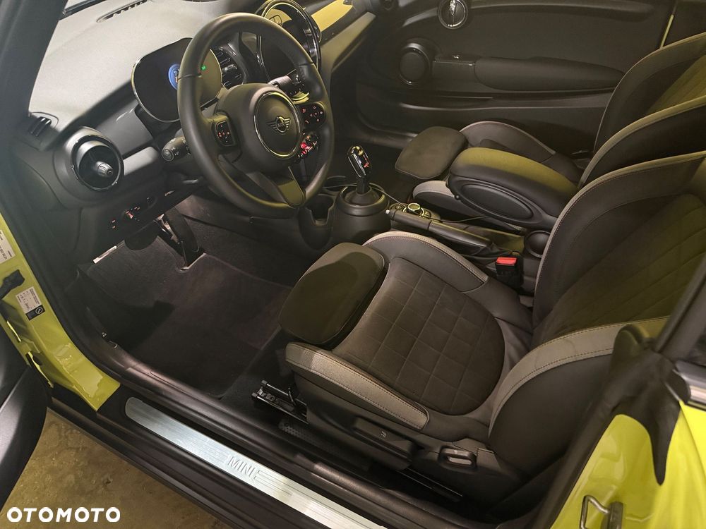 MINI Cooper John Works Trim - 5
