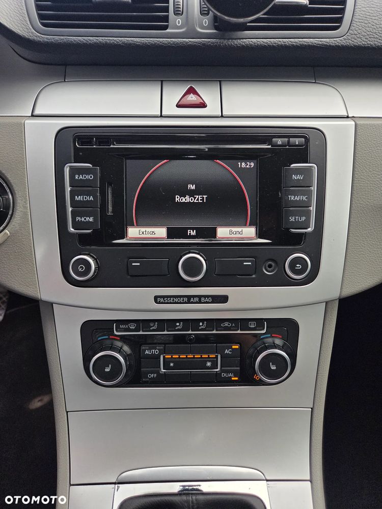 Volkswagen Passat 2.0 TDI DPF BlueMotion Technology Comfortline - 24