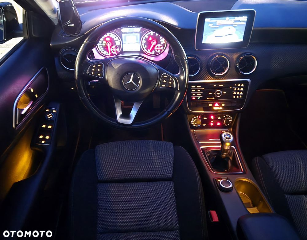Mercedes-Benz GLA 180 - 13