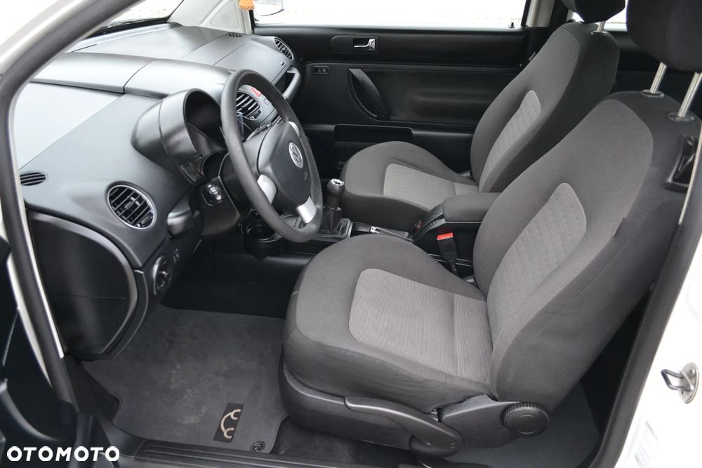 Volkswagen New Beetle - 5