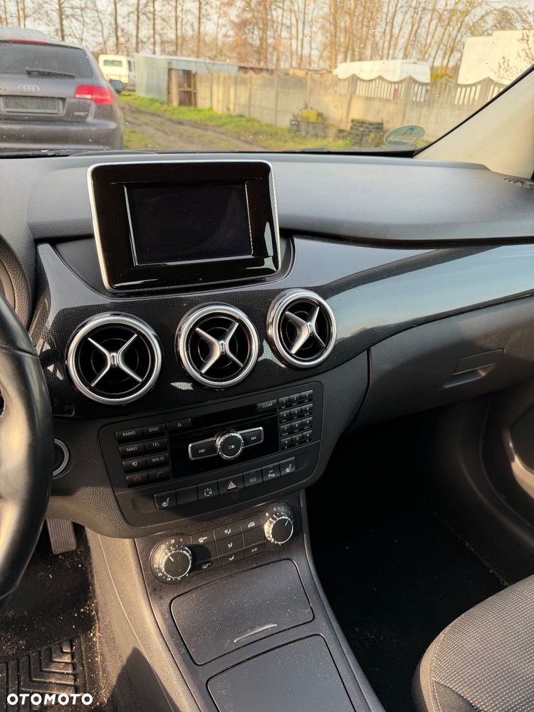 Mercedes-Benz Klasa B 180 CDI (BlueEFFICIENCY) 7G-DCT - 17