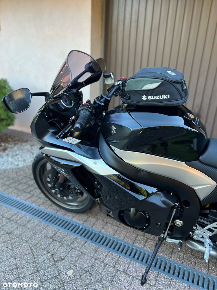 Suzuki GSX-R - 24