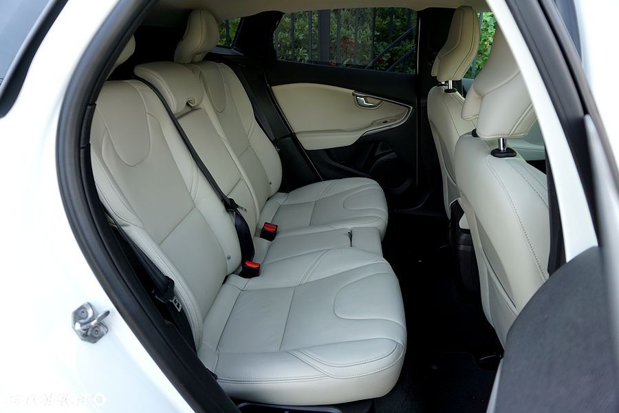 Volvo V40 D2 Summum - 27