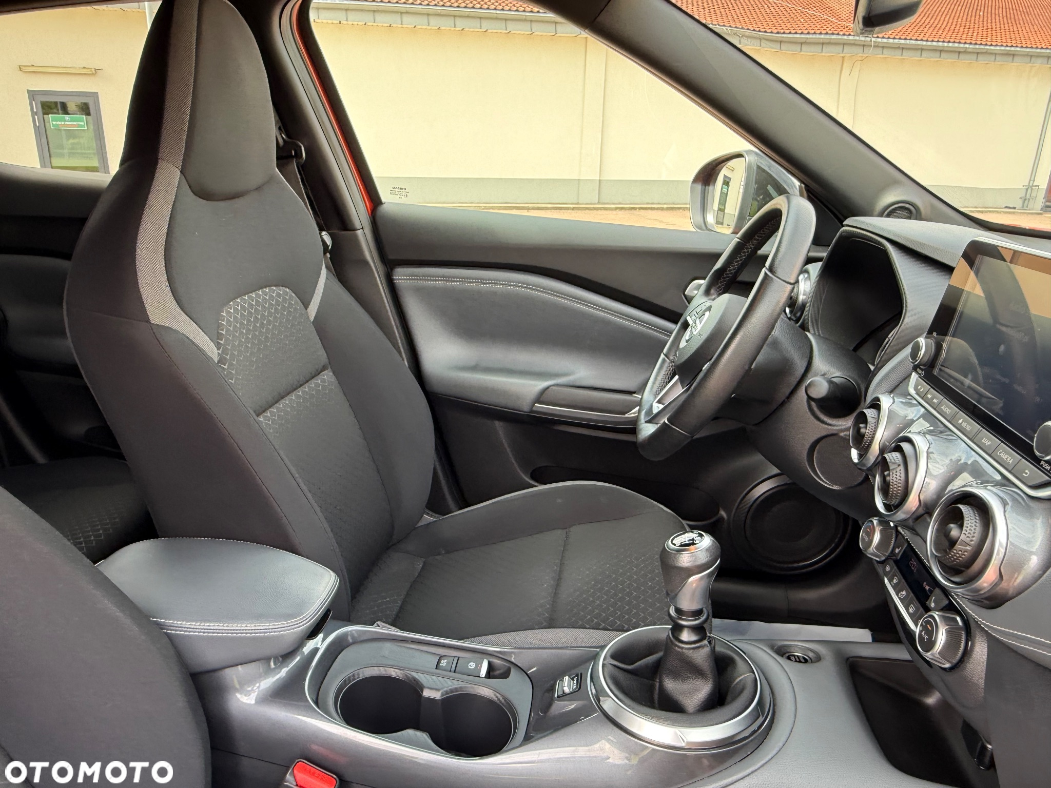 Nissan Juke 1.0 DIG-T N-Connecta - 19
