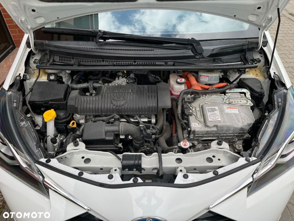 Toyota Yaris Hybrid 100 Business Edition - 24