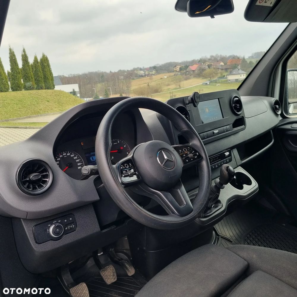 Mercedes-Benz Sprinter - 14