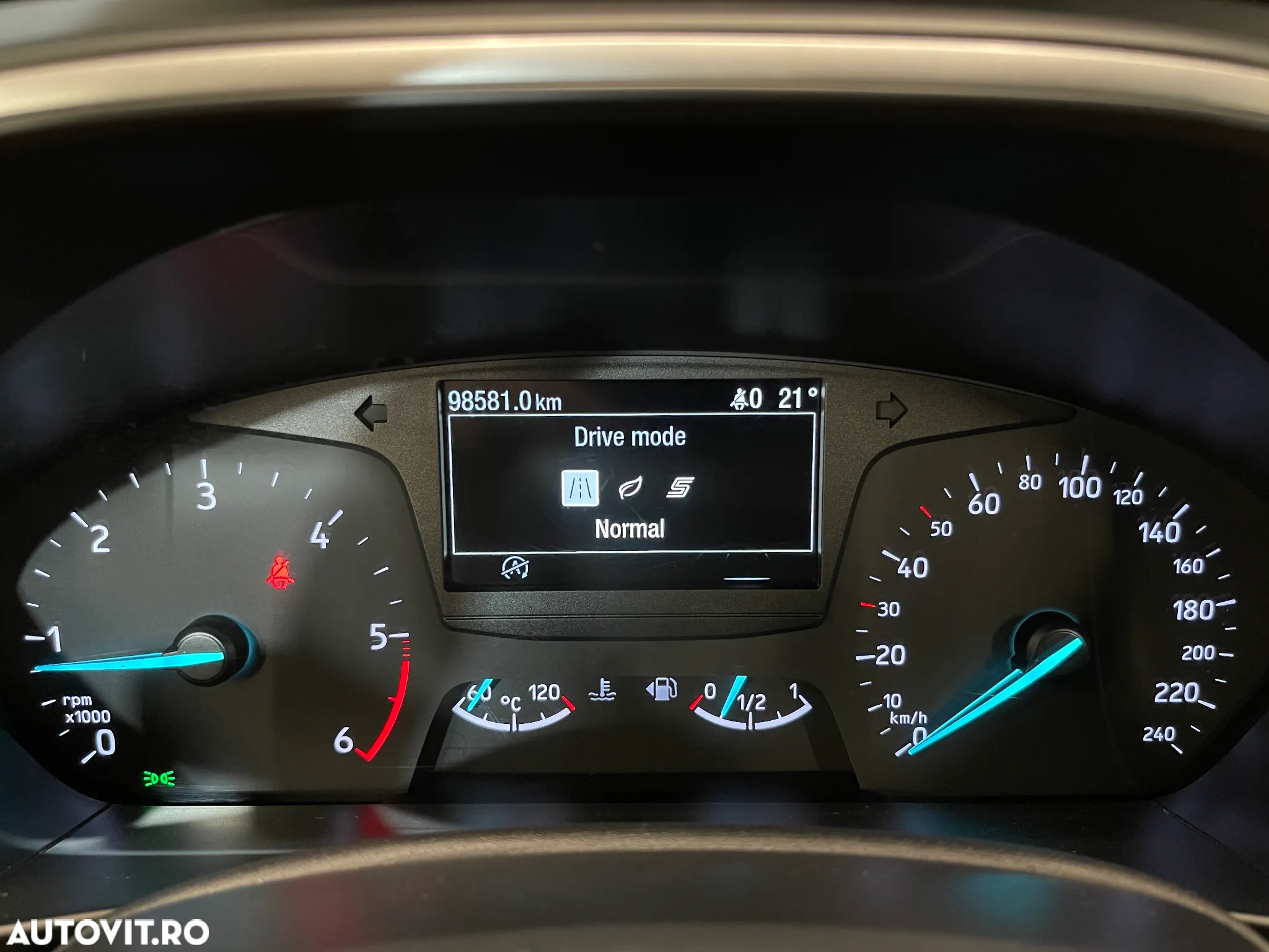 Ford Focus 1.5 EcoBlue Trend Edition - 24