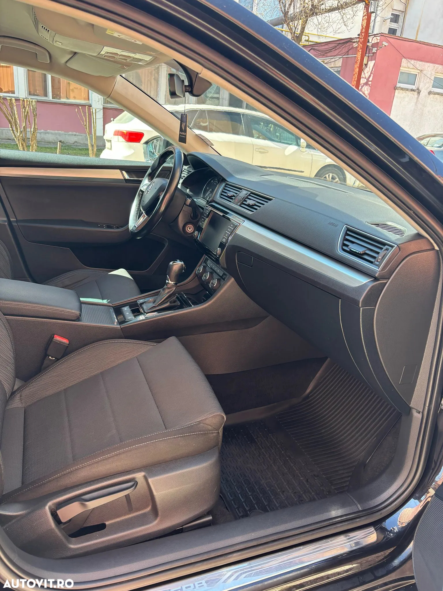 Skoda Superb 2.0 TDI DSG Ambition - 8