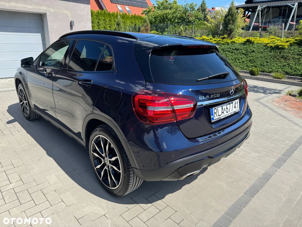 Mercedes-Benz GLA 200 7G-DCT Urban - 2